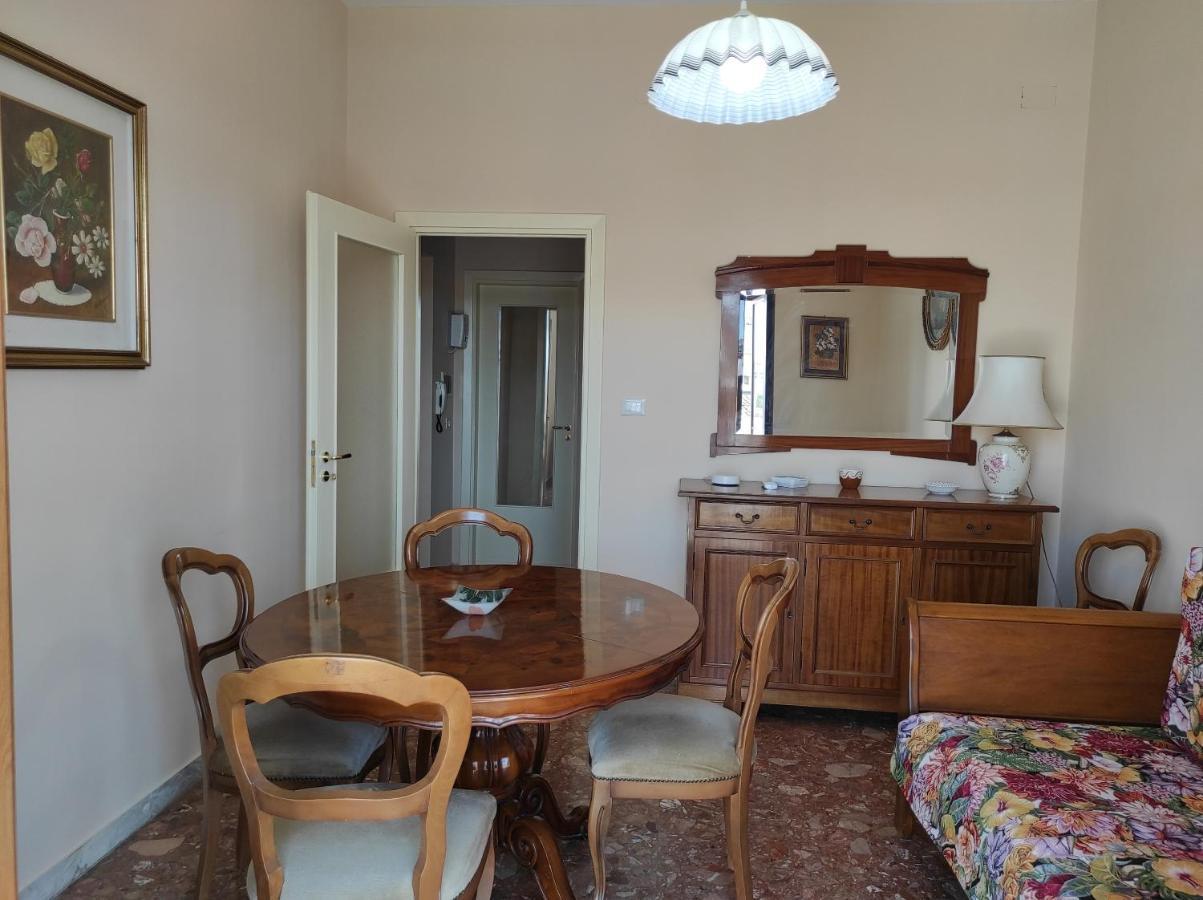 La Colonna Holiday House Apartment Лече Екстериор снимка