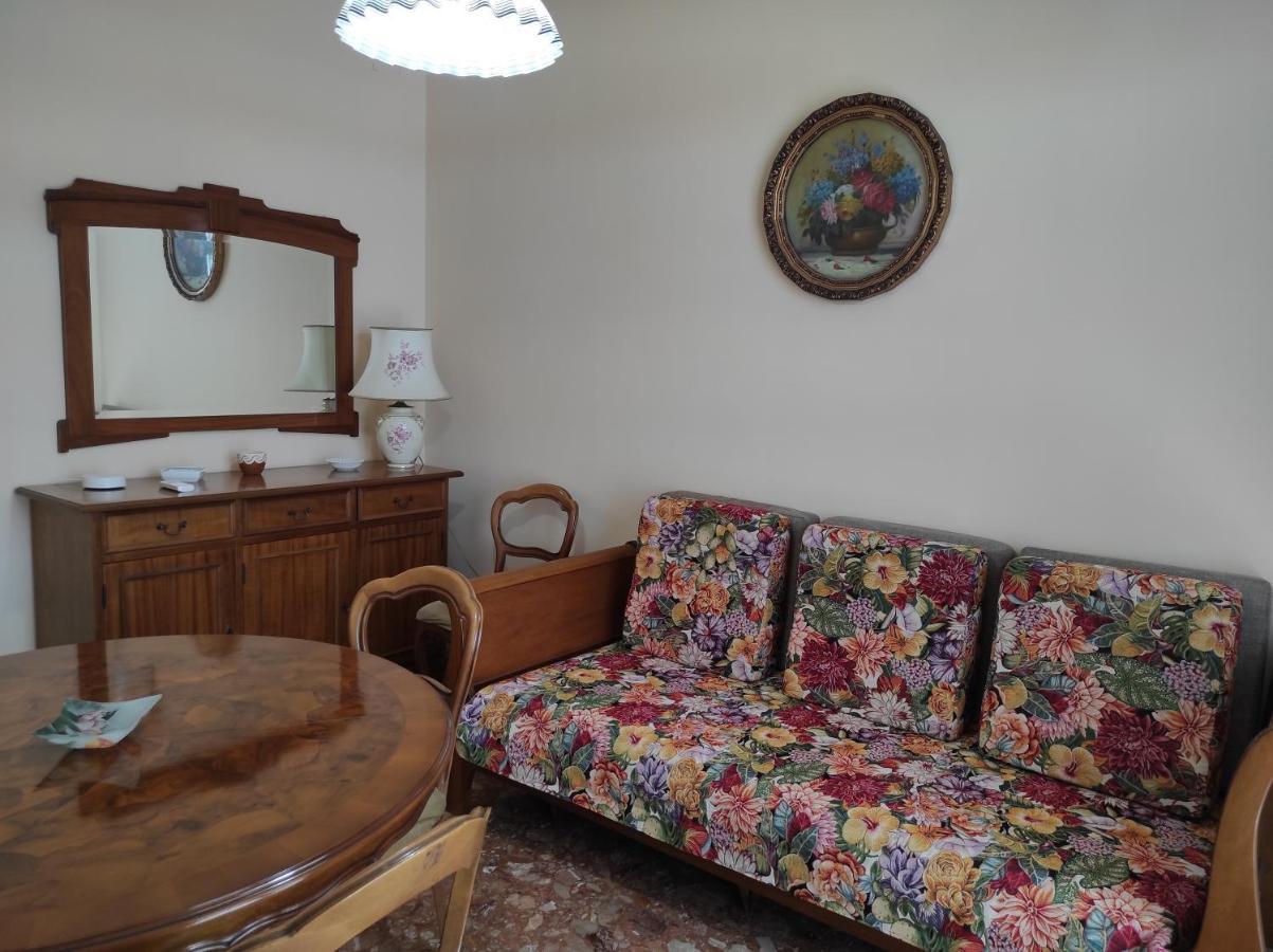 La Colonna Holiday House Apartment Лече Екстериор снимка