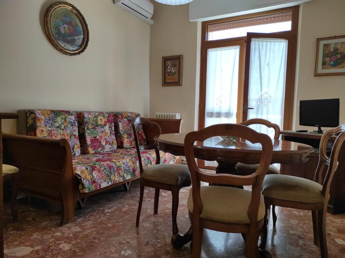 La Colonna Holiday House Apartment Лече Екстериор снимка
